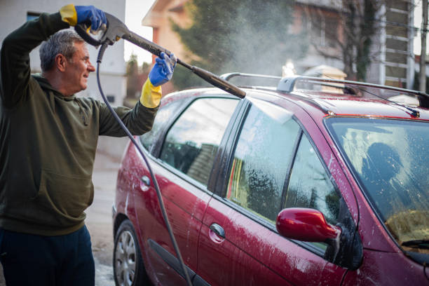 Best Sidewalk Pressure Washing  in Clintonville, WI